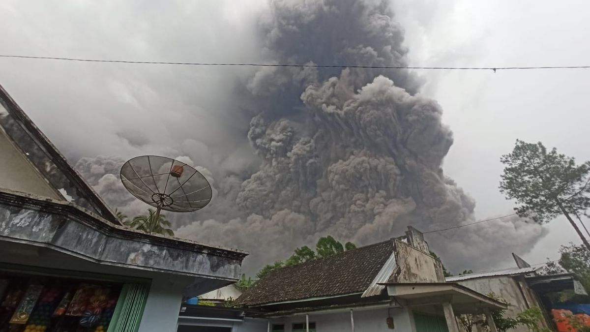 Shkon në 22  numri i viktimave pas shpërthimit të vullkanit në Indonezi