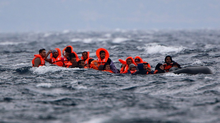 Përmbyset varka me 32 emigrantë në Greqi, 12 të mbijetuar