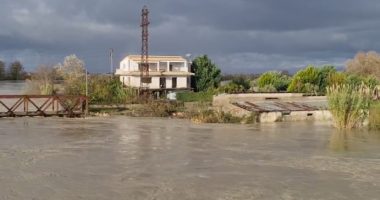 12 familje të evakuuara, ulet niveli i ujit në lumin Vjosë