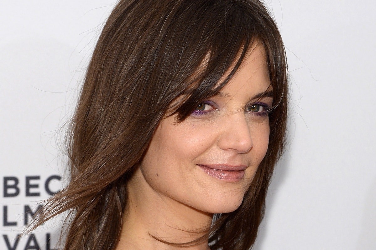 Katie Holmes na tregon mënyrën më të mirë për të veshur çizmet e larta