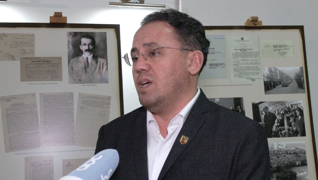 Shqiptarëve të Maqedonisë së Veriut u lejohet shkrimi i historisë