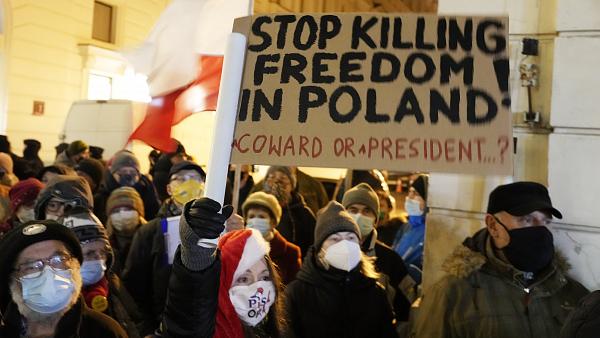 Protesta në Poloni për të mbrojtur lirinë e medias