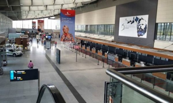 Italia ashpërson masat, 100 udhëtarë mbeten të bllokuar në Aeroportin e Prishtinës