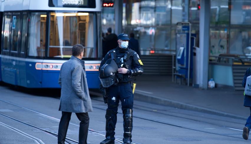 Covid-19, Zvicra ashpëron masat për të pavaksinuarit