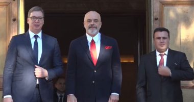VIDEO/ Rama mbërrin 10 minuta para, pret Vuçiç dhe Zaev në Pallatin e Brigadave