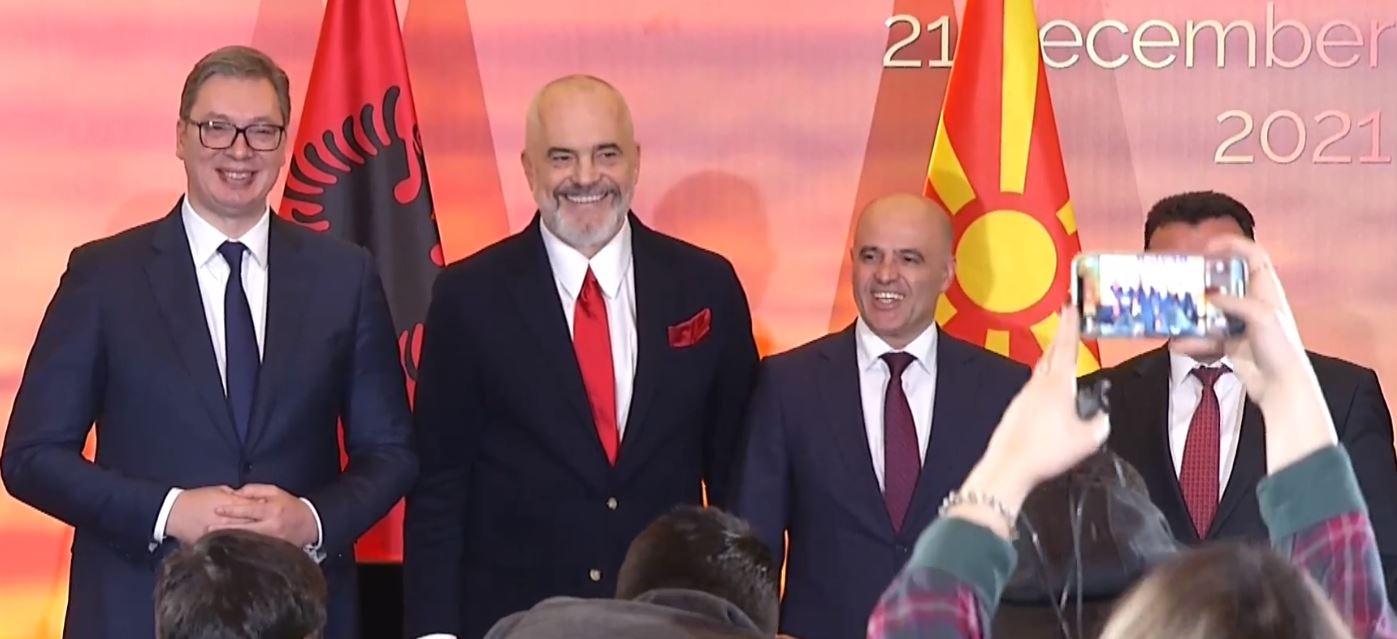 Zaev kalon stafetën, Rama: Na akuzojnë për Shqipërinë dhe Serbinë e Madhe. Batuta në fund të samitit