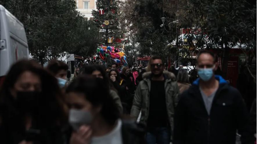 Omicron bën “kërdinë” në Greqi, më shumë 28 mijë raste të reja me COVID në 24 orët e fundit