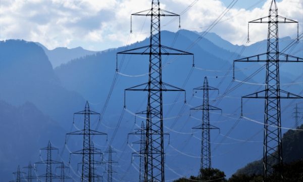 Moti i keq, mbeten pa energji elektrike disa fshatra në Pogradec, Maliq, Devoll dhe Kolonjë
