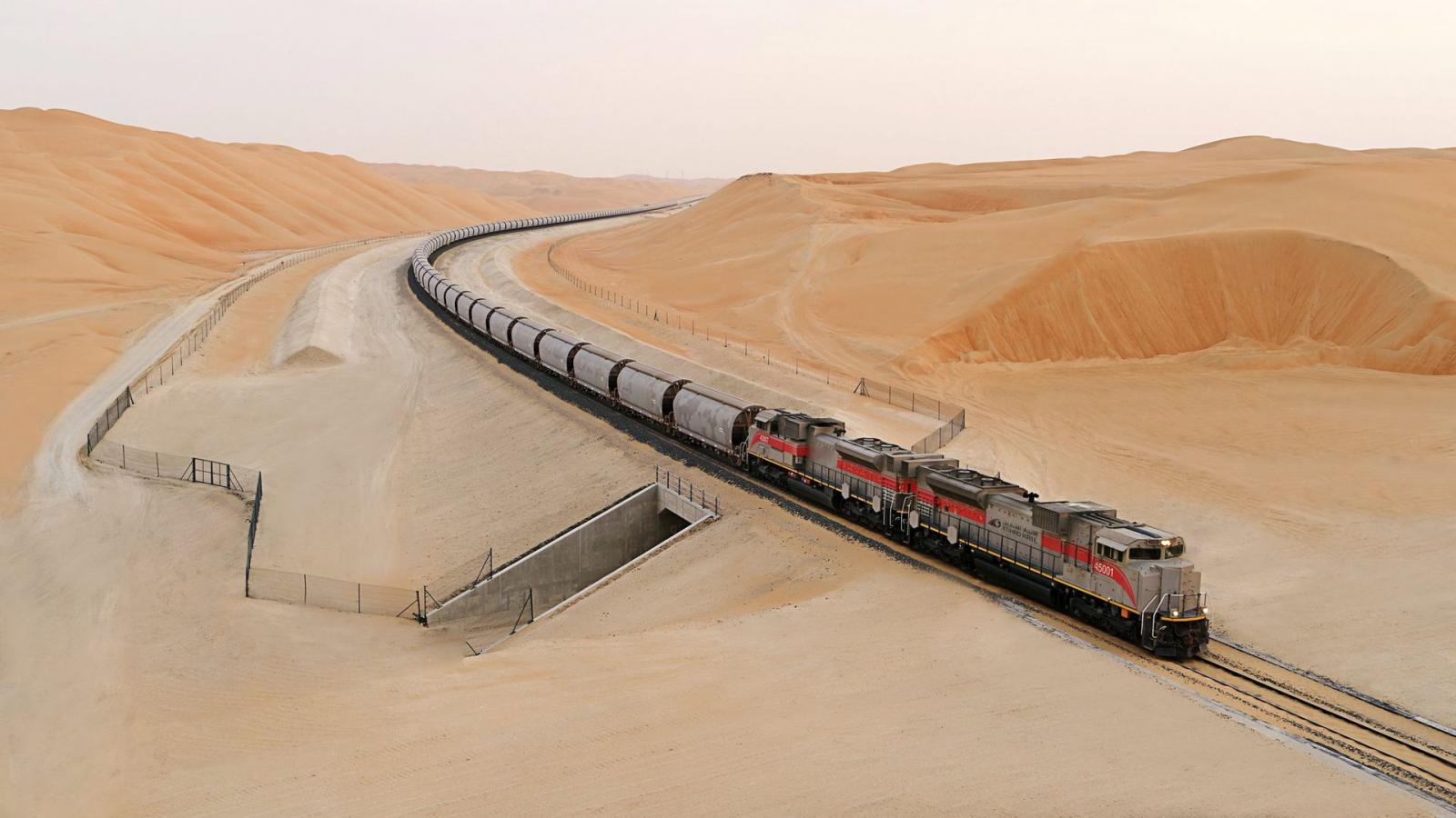 Hekurudha që do të “çajë” shkretëtirën, njihuni me projektin marramendës arab