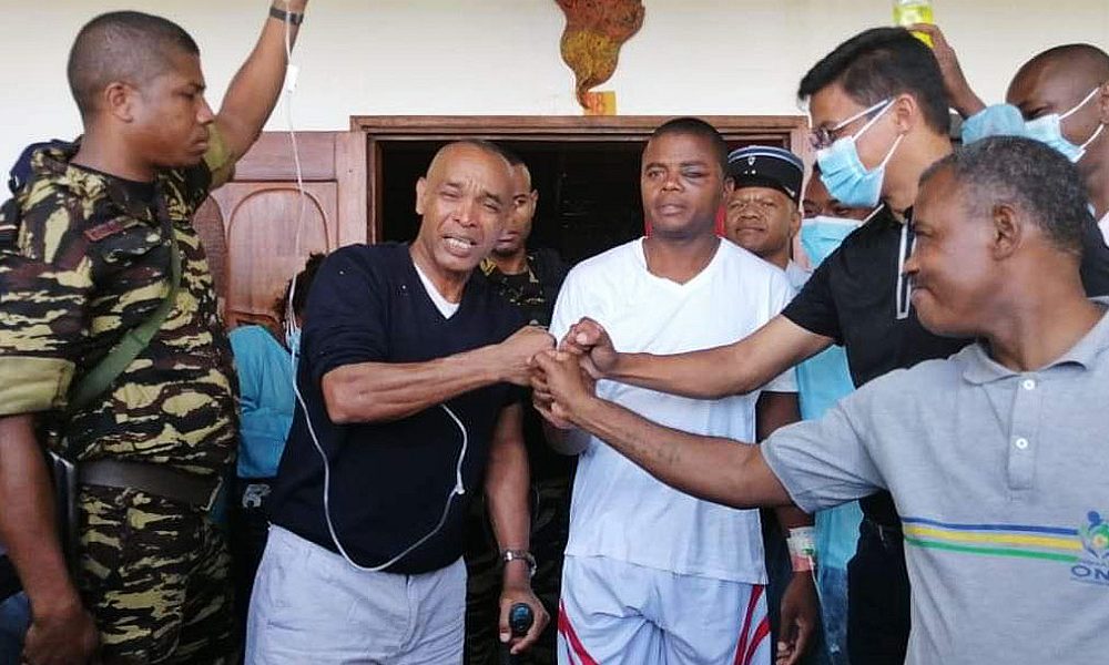 Madagaskar: Ministri noton për 12 orë pas rrëzimit të helikopterit në det