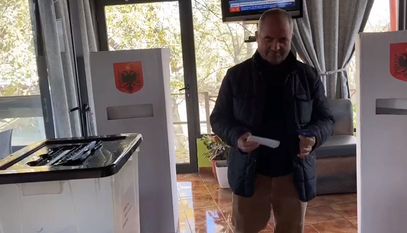 Shtyhet orari i votimit, sa ishte pjesëmarrja në Referendum deri në orën 15.00