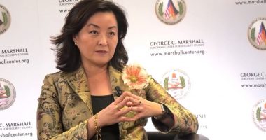 Ambasadorja e SHBA flet hapur: Shqipëria e ka shumë të qartë kush është miku dhe armiku