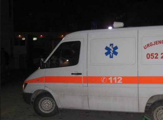 Gjendet i pajetë 59-vjeçari në Elbasan, kishte rënë në një përrua
