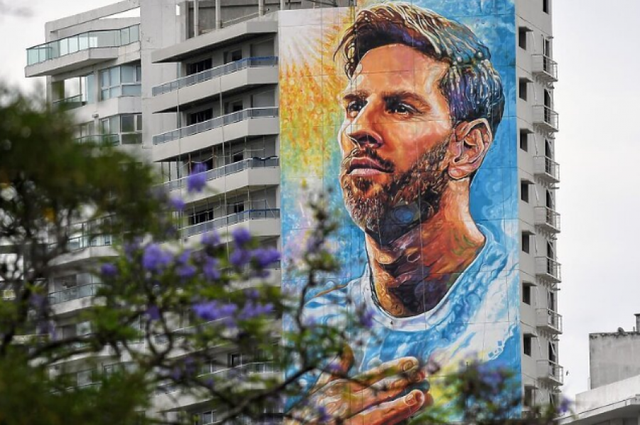 VIDEO/ Lionel Messi nderohet me një murale në qytetin e tij të lindjes