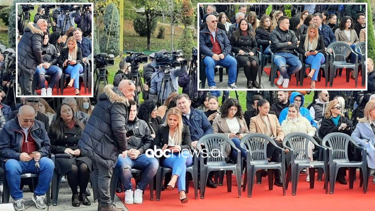FOTO/ Djali dhe bashkëshortja e Azem Hajdarit në krah të Berishës për kujtimin e 8 Dhjetorit