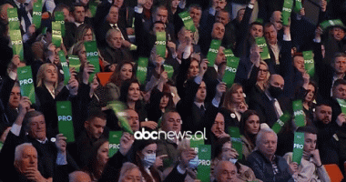 Kuvendi i PD shkarkon Berishën dhe mbështetësit e tij. Nga sot, kushdo që është “non grata” nuk ka vend në parti