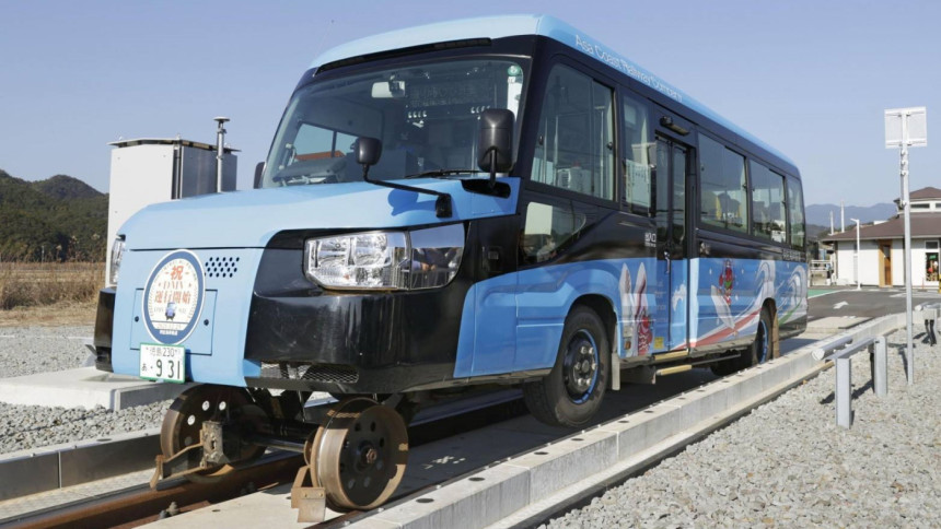 Japonia inauguron autobusin “Dual mode”