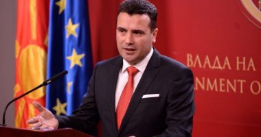 Zaev dorëzon në Kuvend dorëheqje nga posti i kryeministrit