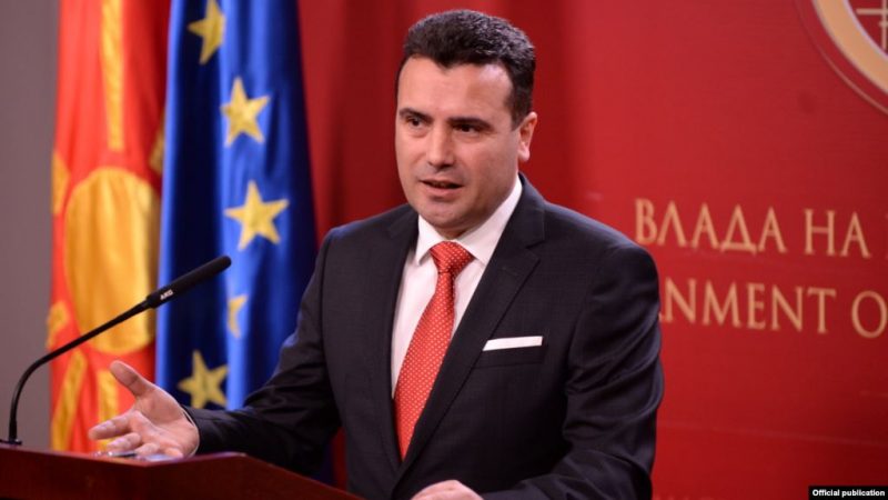 Zaev dorëzon në Kuvend dorëheqje nga posti i kryeministrit