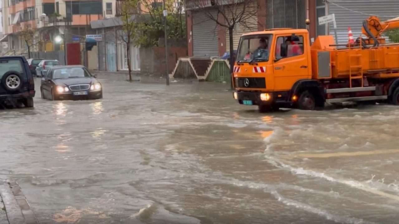 Moti i keq, prishet tubacioni kryesor, Gramshi pa ujë