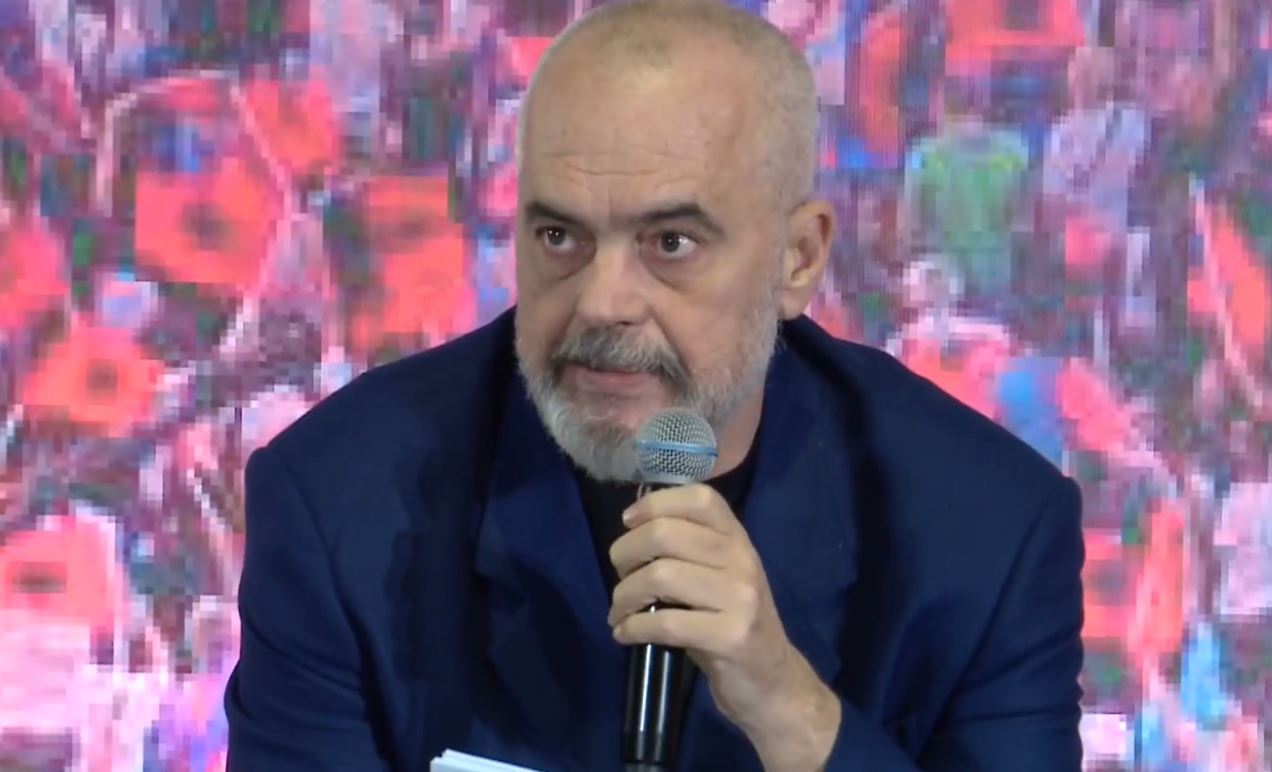 Rama: S’kam për të marrë kurrë patentë, nuk e ngas dot makinën sepse kam këmbët e gjata