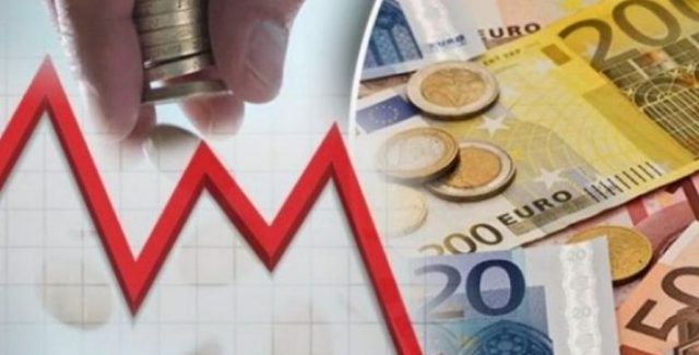 Euro zbriti në 2021 në nivelin më të ulët historik në vend