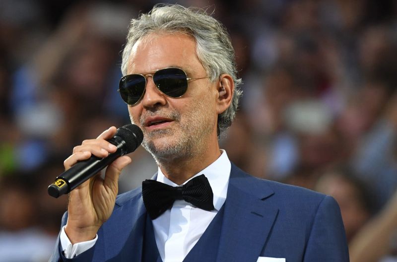 Andrea Bocelli këndoi në një darkë private, një biletë kushtoi plot 20 mijë dollarë