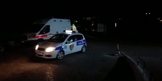 Në gjendje të dehur, 30-vjeçari në Kamzë hidhet nga kati i dytë i shtëpisë