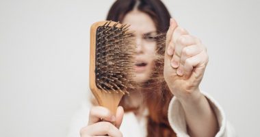 Njihuni me arsyet pse ju bien flokët