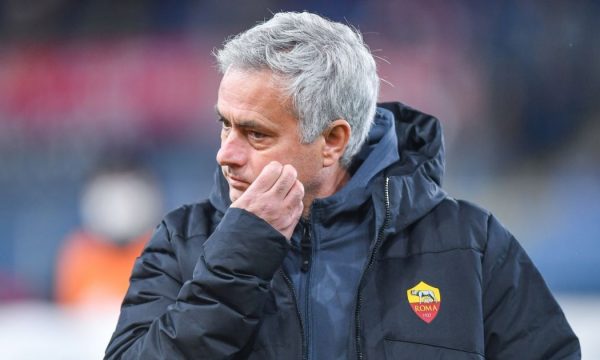 Mourinho sërish mesazh drejtuesve të klubit: Nuk kam lojtarë