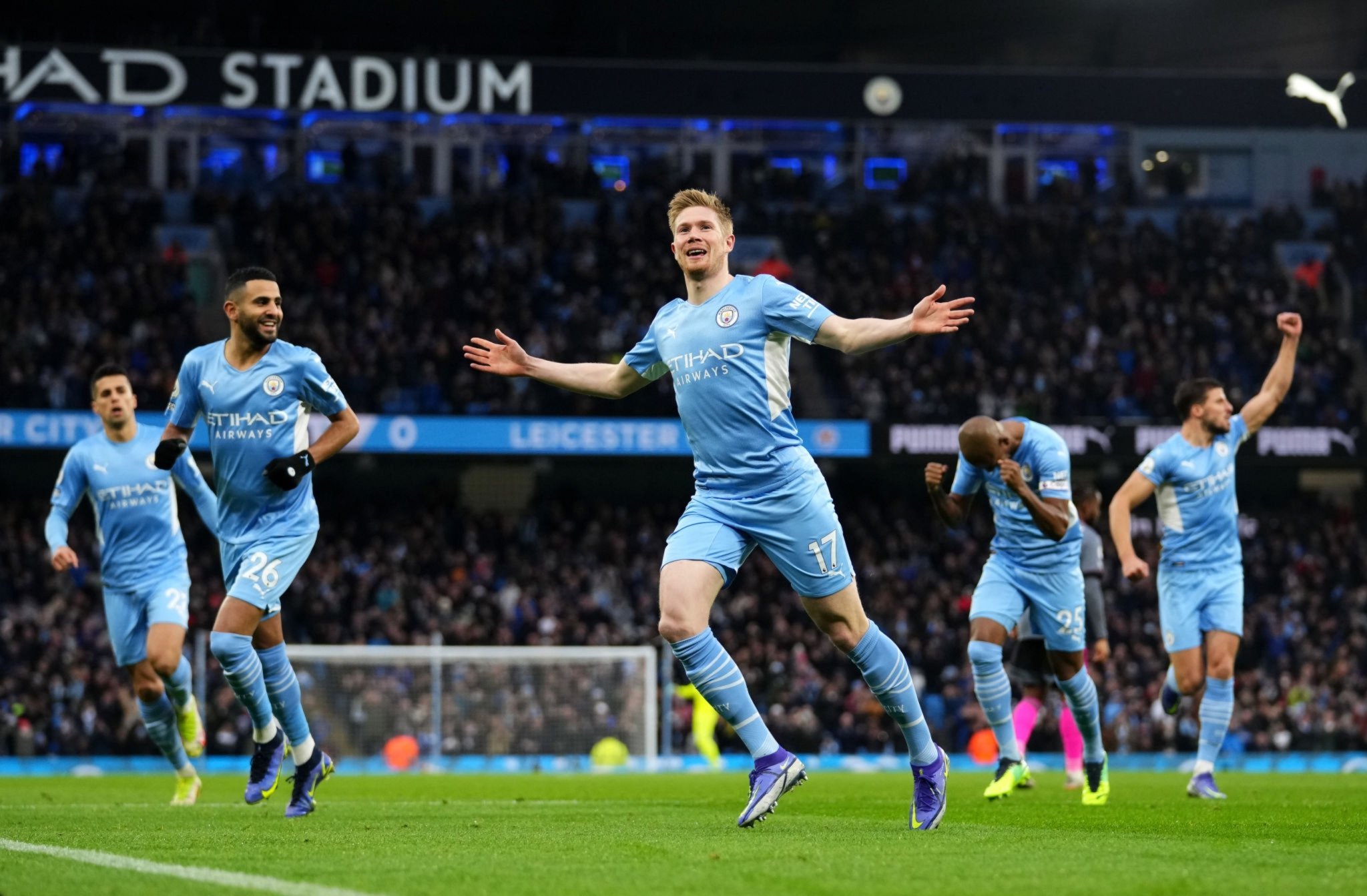 VIDEO/ Man. City fiton ndeshjen e “çmendur” ndaj Licesterit, nuk e diskutojnë triumfin Arsenali dhe Tottenham