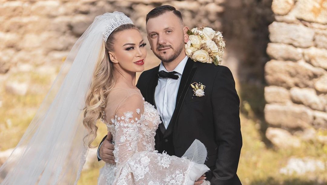 U martua në verë, këngëtarja shqiptare është në pritje të ëmbël