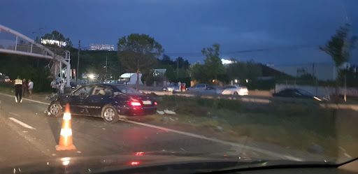 Aksident i trefishtë në autostradën Tiranë-Durrës, plagosen dy vajza