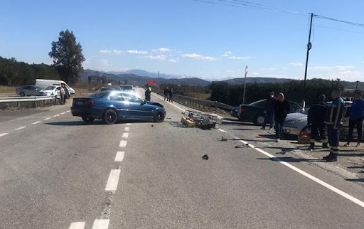 Makina del nga rruga në Elbasan, përfundojnë në spital 3 pasagjerët