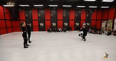 Albi Nako prezanton sfidat e finales së “T’ka mami yll”, emocionet dhe ankthi shtohen tek të gjithë