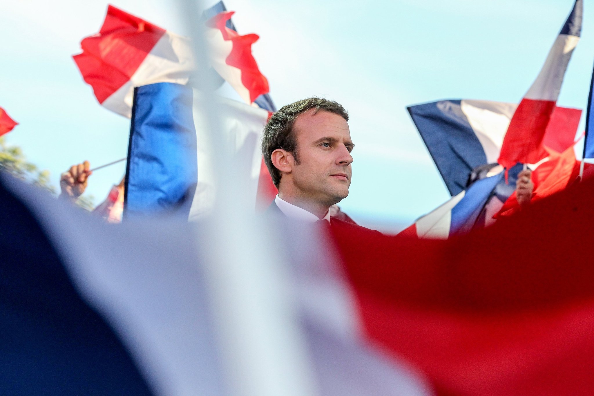 Macron “dështoi”, Franca mbetet e mbërthyer nga kriza politike