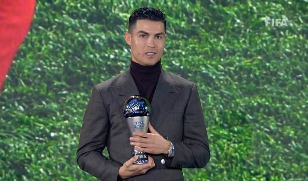 FOTO/ Cristiano Ronaldo: Një nder dhe privilegj fitimi i Çmimit Special të FIFA-s