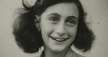 Kush e tradhtoi Anne Frank? Botuesi holandez kërkon falje për librin