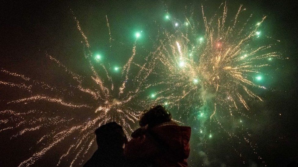 “Pa këmbë e duar”, fishekzjarret vrasin e plagosin gjatë festimeve për Vitin e Ri