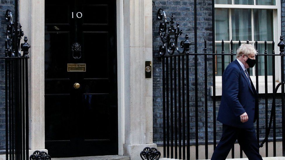 Stafi i Boris Johnson akuzohet se ka marrë pjesë në dy festa të tjera të organizuara në kryeministri