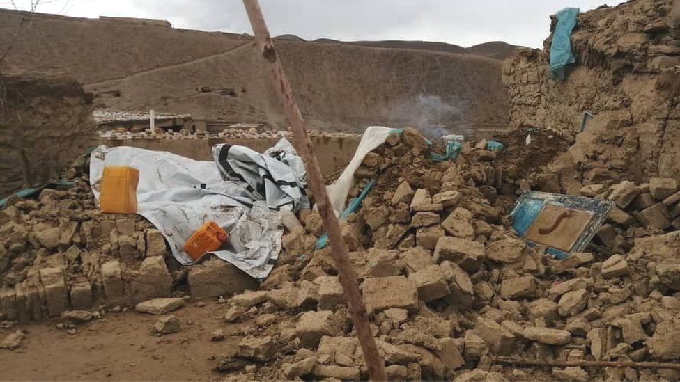 Tërmetet e dyfishta në Afganistan vranë të paktën 22 persona në zonat më të varfra