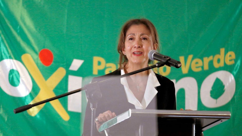 Dikur një peng i forcave rebele, ajo tani kandidon për presidente të Kolumbisë