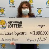 Gruaja amerikane gjen një biletë lotarie prej 3 milionë dollarësh në dosjen e postës elektronike të padëshiruar