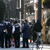 Policia japoneze arrestoi një burrë që mbajti peng tre punonjës mjekësorë dhe vrau njërin prej tyre