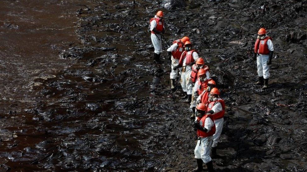 Derdhja e naftës në Peru pas shpërthimit në Tonga më e madhe se sa mendohej