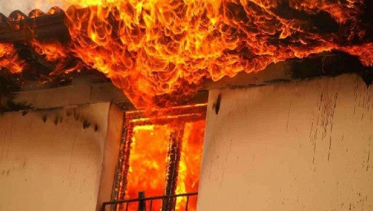 Bie zjarr në një banesë në Mat, merr flakë dhe tjetra, lëndohet i moshuari