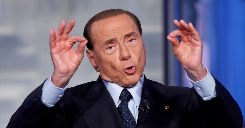 Berlusconi bën gafën e radhës, hedh fletën e votimit në kutinë e gabuar, fajin ia hedh komisionit