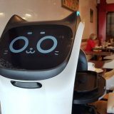 Pandemia, rrjeti i restoranteve në Angli vendos robotë si kamarier