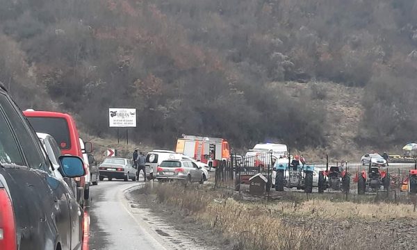 Aksident në Kosovë, humbin jetën 2 persona lëndohen 9 të tjerë
