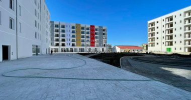 Kavajë, Rama hedh fotot: Blloku i dytë i banesave po bëhet gati për 206 familje